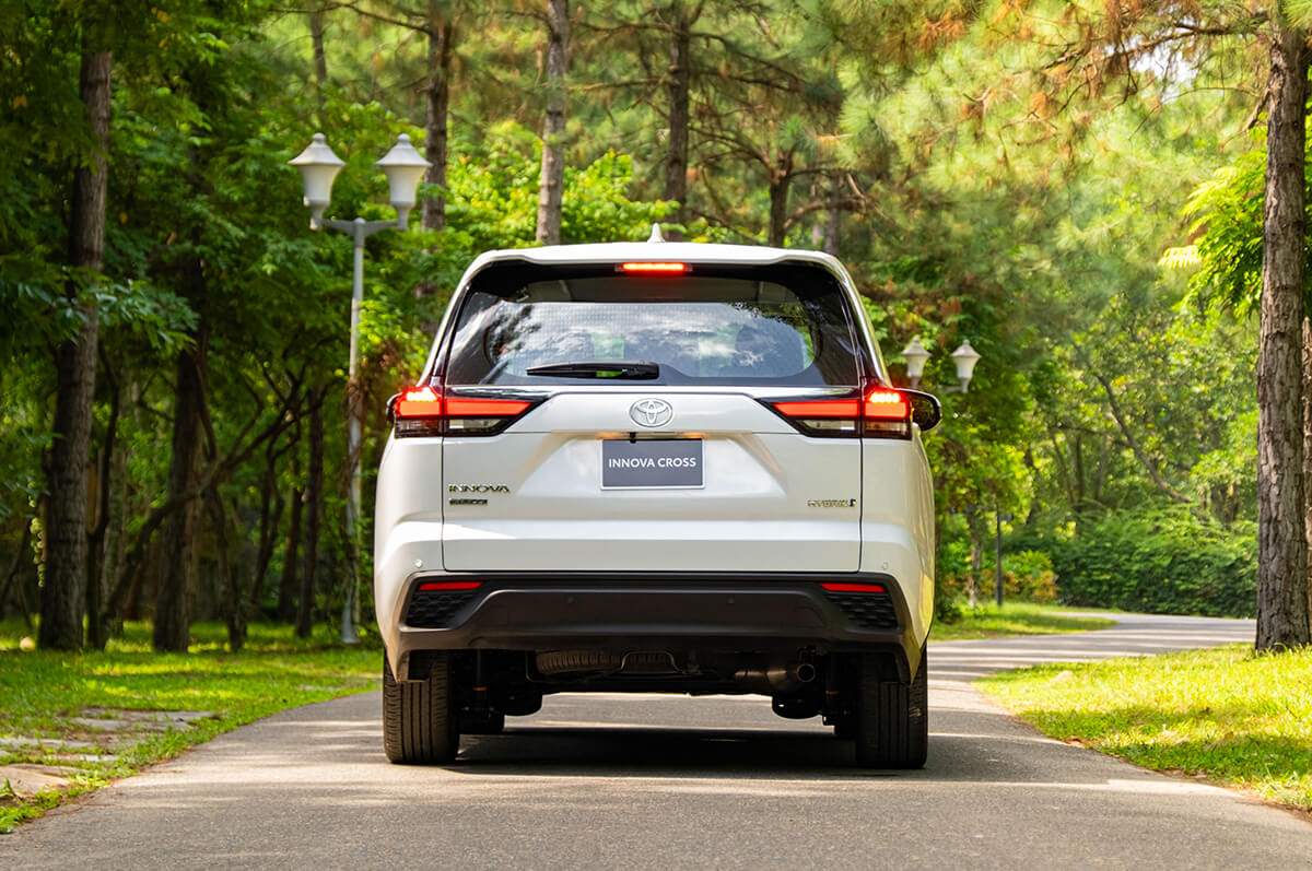 Hai phiên bản Innova Cross 2023 có thiết kế hoàn toàn mới Hai phiên bản Innova Cross 2023 có thiết kế hoàn toàn mới