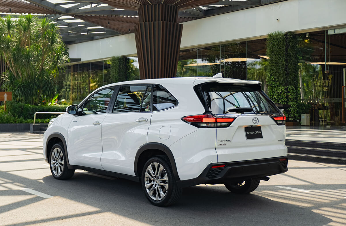 Hai phiên bản Innova Cross 2023 có thiết kế hoàn toàn mới Hai phiên bản Innova Cross 2023 có thiết kế hoàn toàn mới